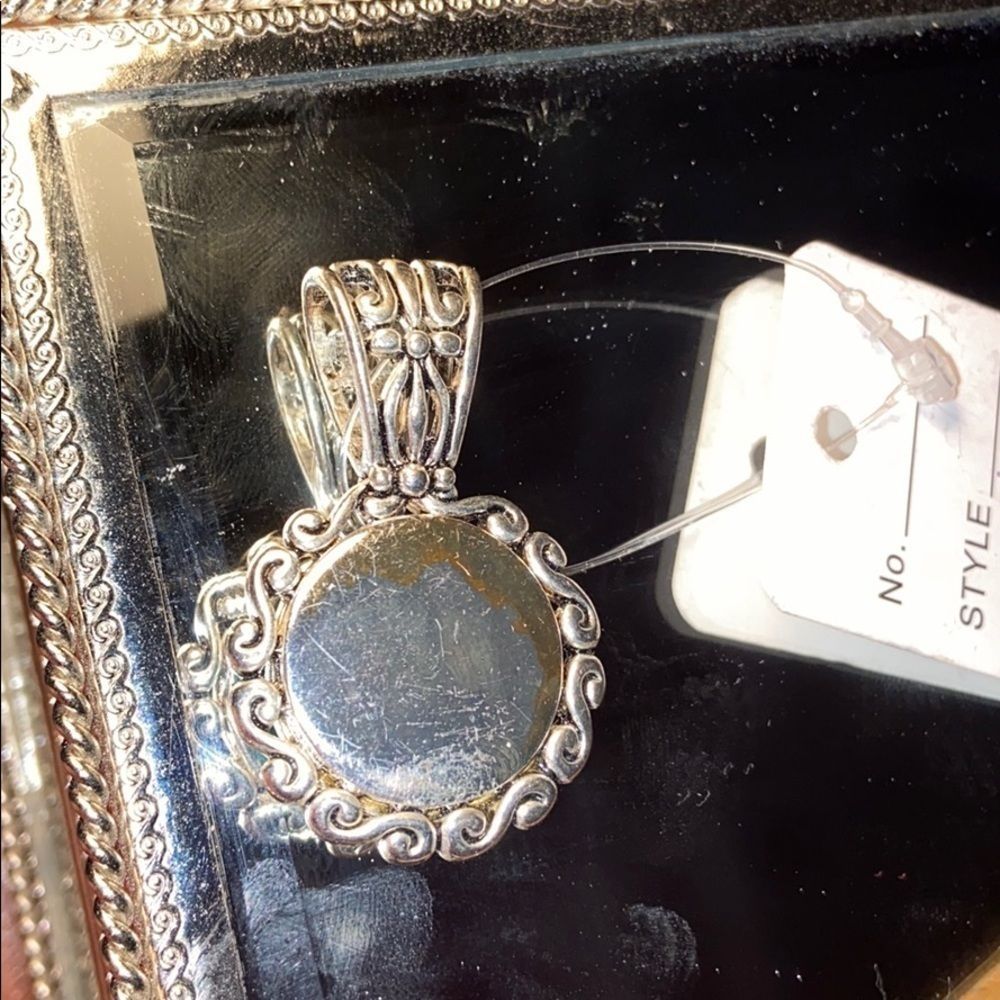 Pendant - Picture 2 of 5